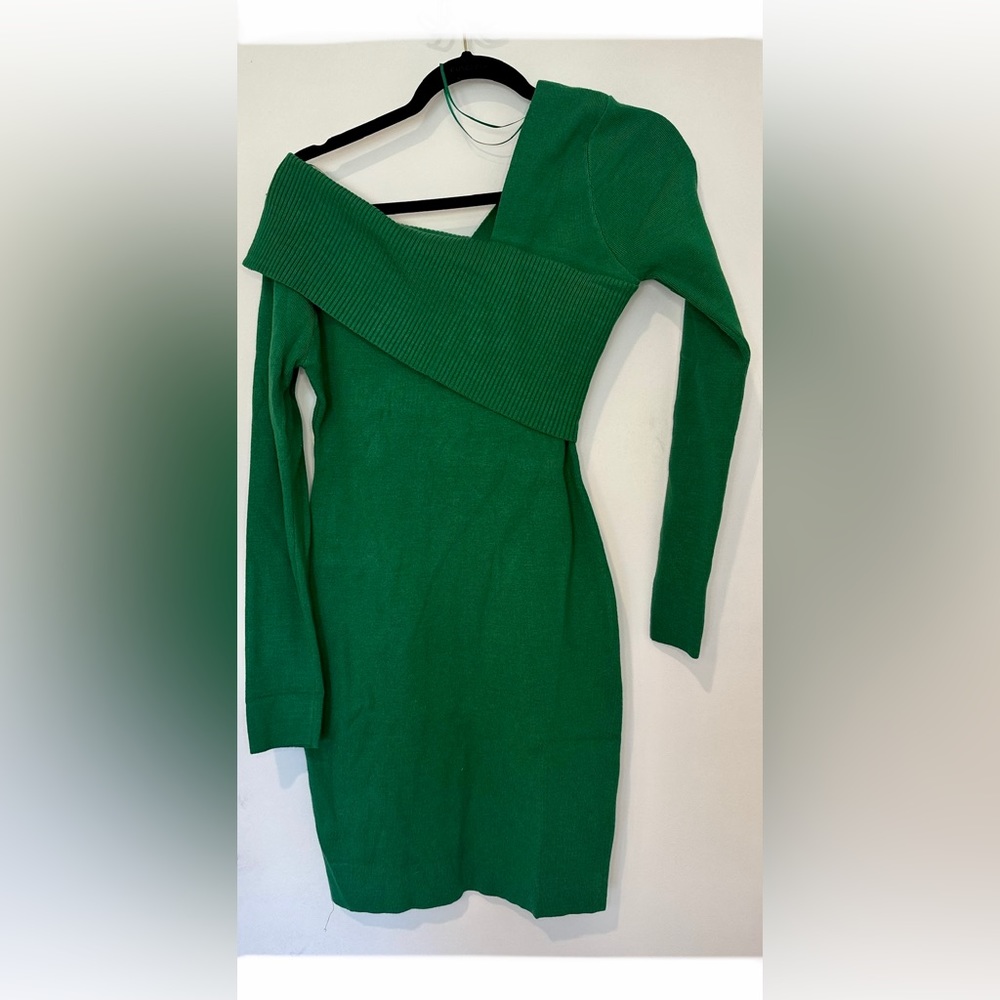 BRAND NEW, LONG SLEEVE OFF-SHOULDER MINI DRESS GREEN
